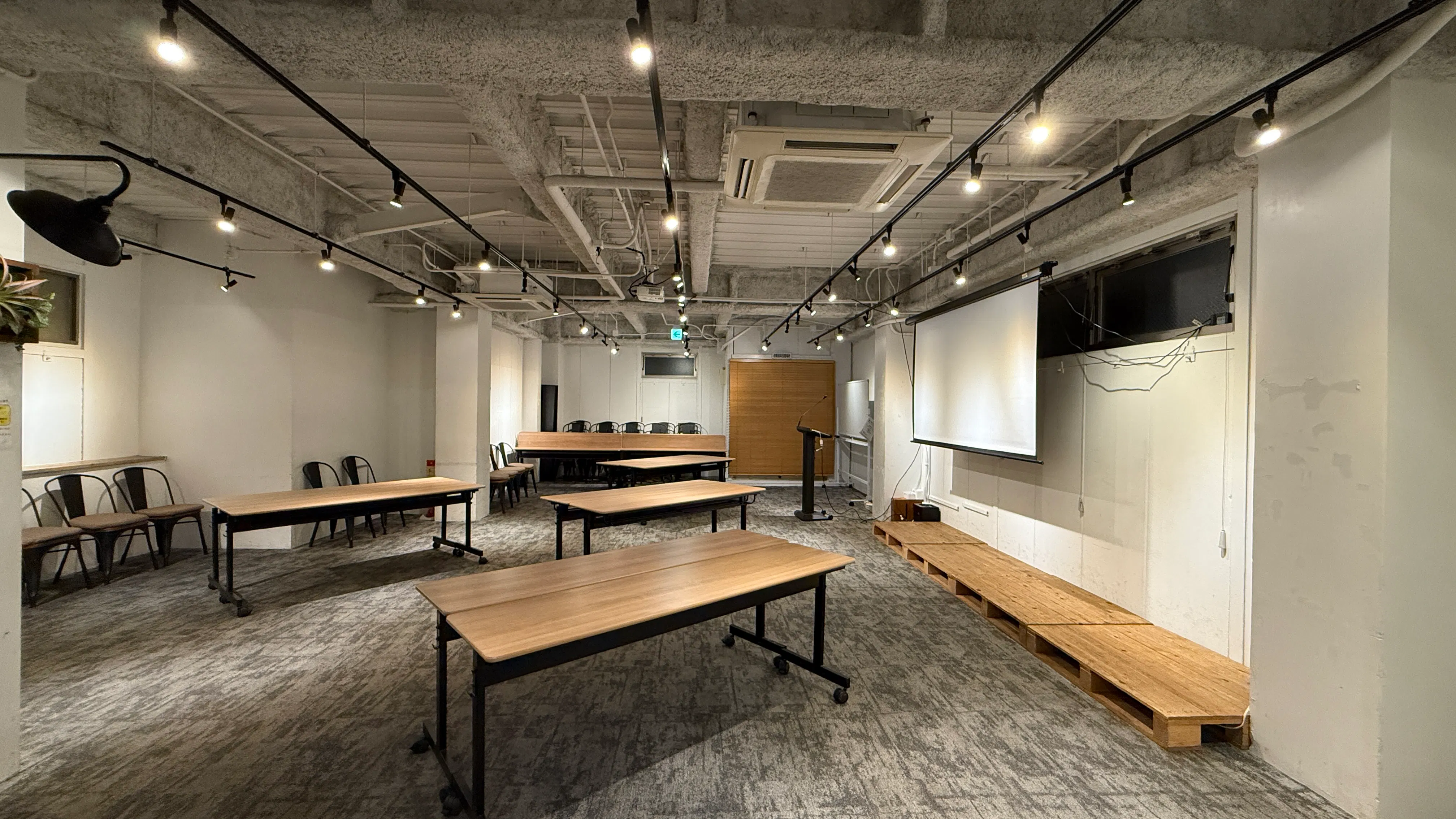 【五反田駅4分】展示会や受注販売に最適なグレーを基調としたシックな雰囲気のレンタルスペース
