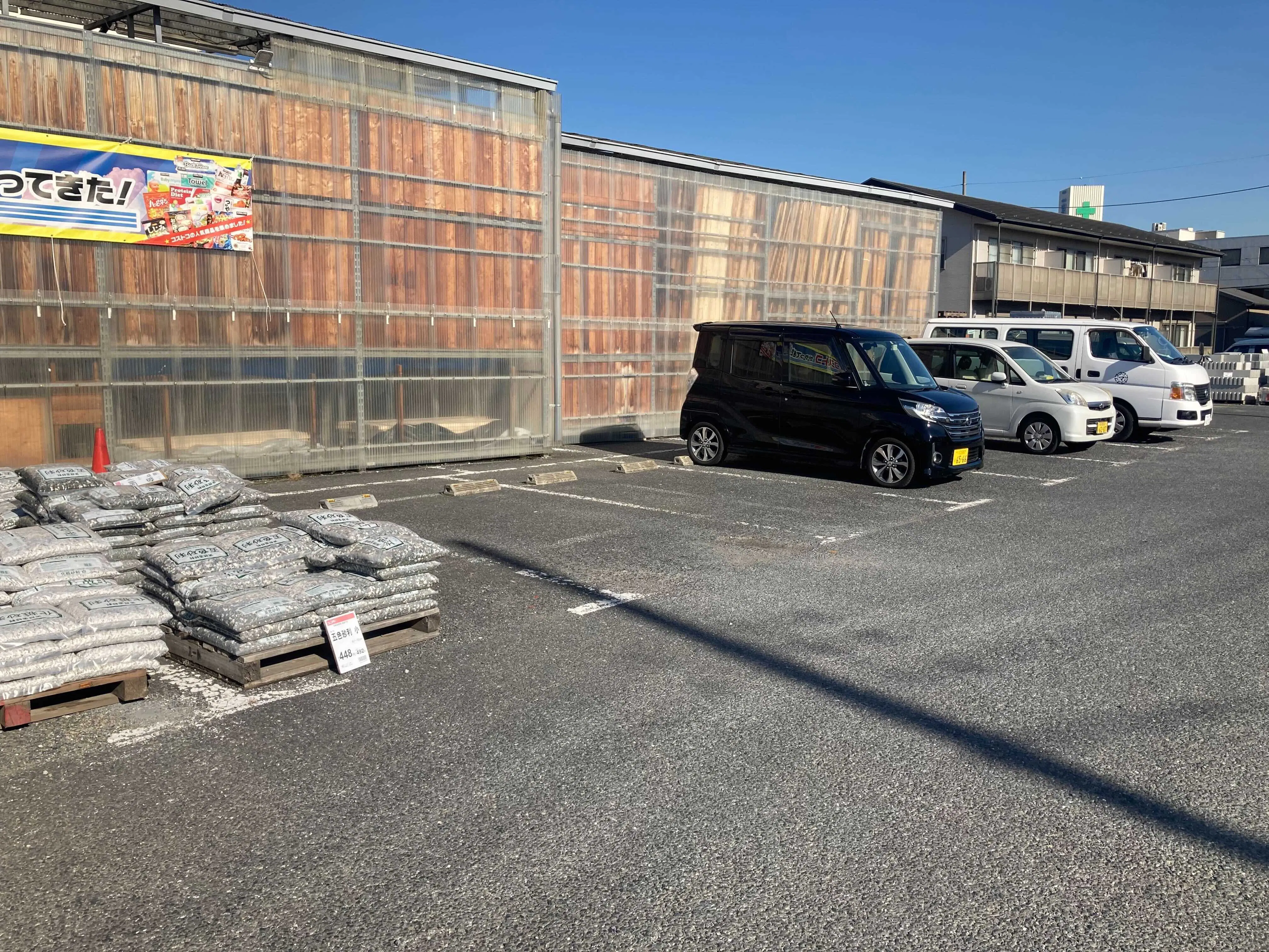 【ユニディ草加新栄町店】屋外第1駐車場　各種プロモーションの実施に最適な屋外駐車場の催事イベントスペース