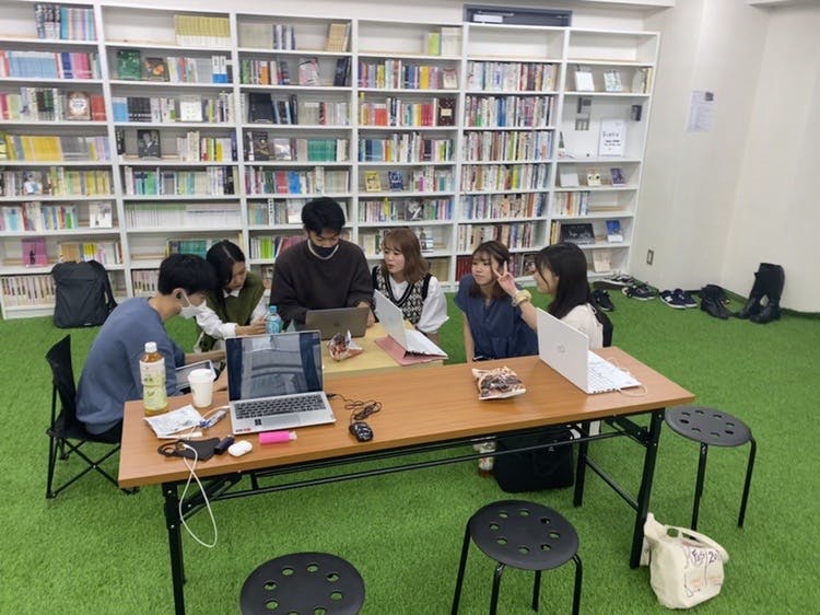 大学生向けのプログラミング教室「Geeksalon千葉校」の会場としても定期的に使っていただいています!
