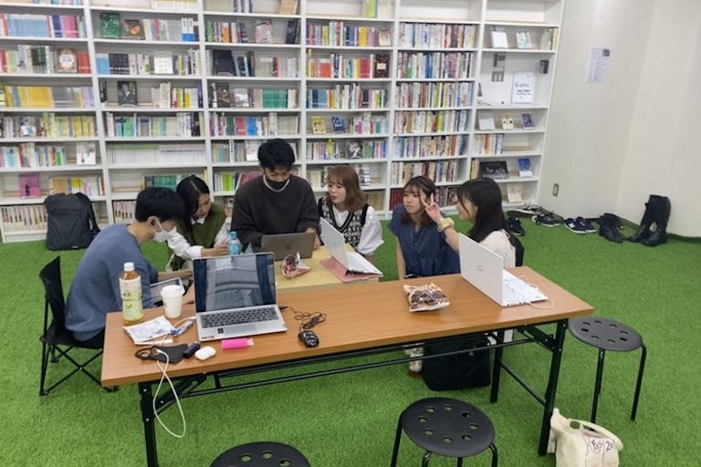 大学生向けのプログラミング教室「Geeksalon千葉校」の会場としても定期的に使っていただいています!