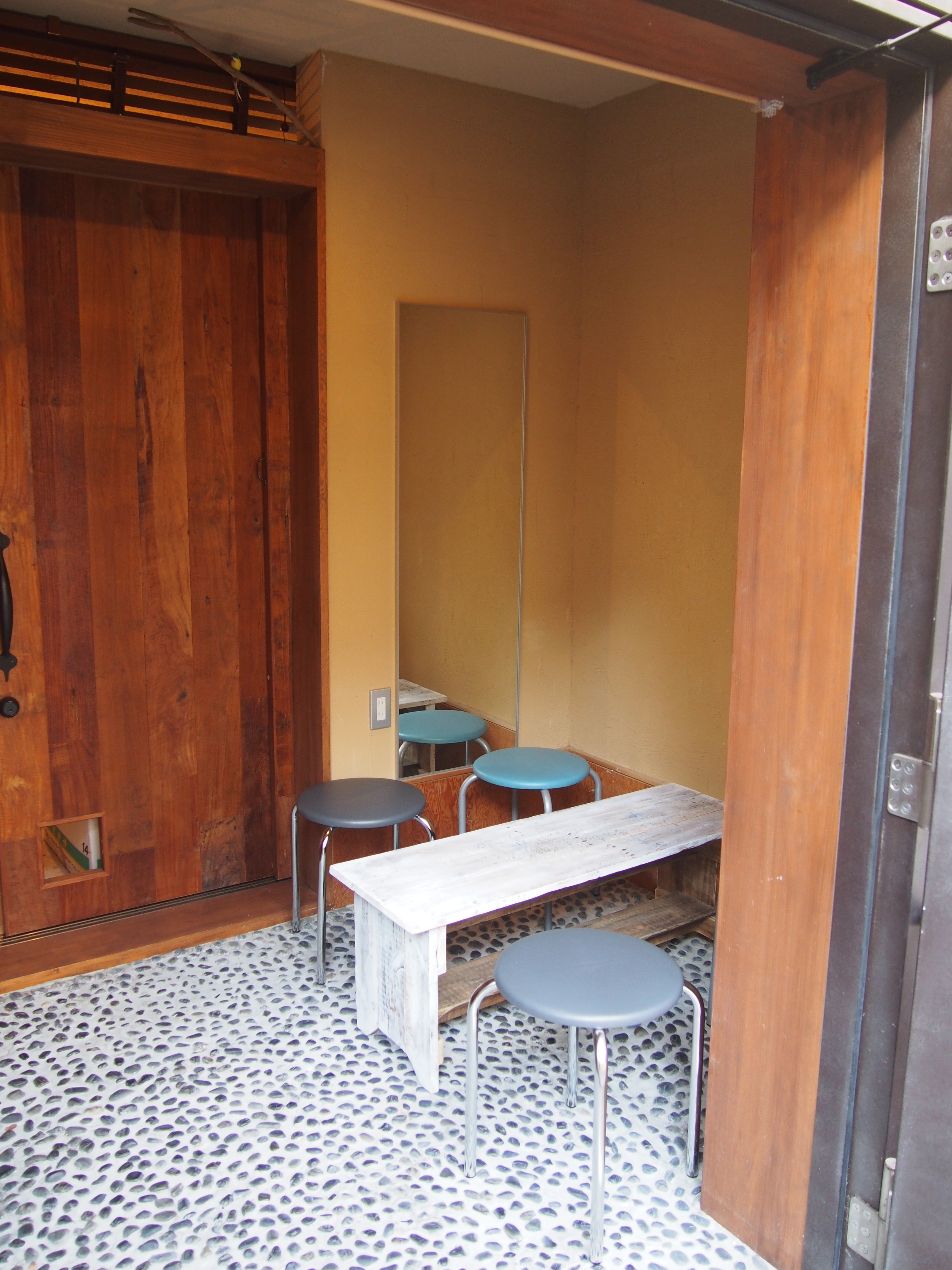 待合室、セッション、ご歓談にも使える玄関ホール