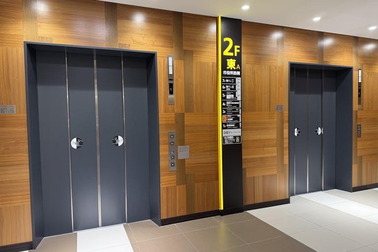 【イオンモール岡山】モール内広告 エレベーターの画像5