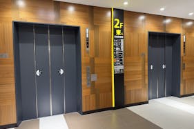 【イオンモール岡山】モール内広告 エレベーター