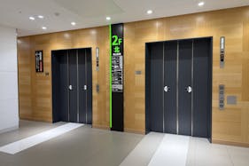 【イオンモール岡山】モール内広告 エレベーター