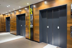 【イオンモール岡山】モール内広告 エレベーター