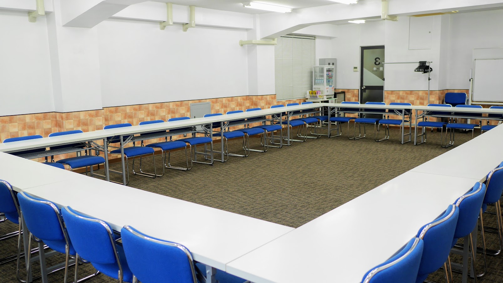 【茅場町駅0分】アクセス良好で設備充実の3階貸会議室(大)の画像3