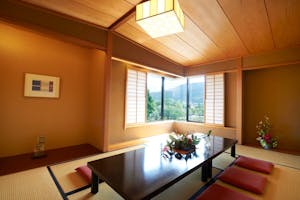 【東山駅5分】展示会や受注販売会を中心とした商用利用からセミナーや招待制パーティーまで多用途利用が可能な、観光客が多く行き交う道路に面した和邸宅イベントスペース