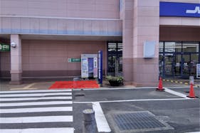 【ミスターマックス 山口店】山口銀行ATM横車路 キッチンカーに最適な総合ディスカウントストアの催事イベントスペース