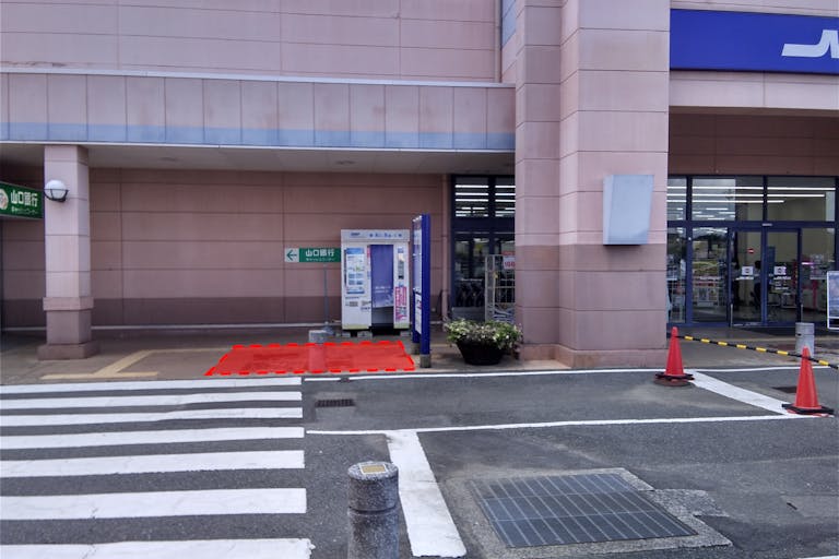 【ミスターマックス 山口店】山口銀行ATM横車路 キッチンカーに最適な総合ディスカウントストアの催事イベントスペースの画像1