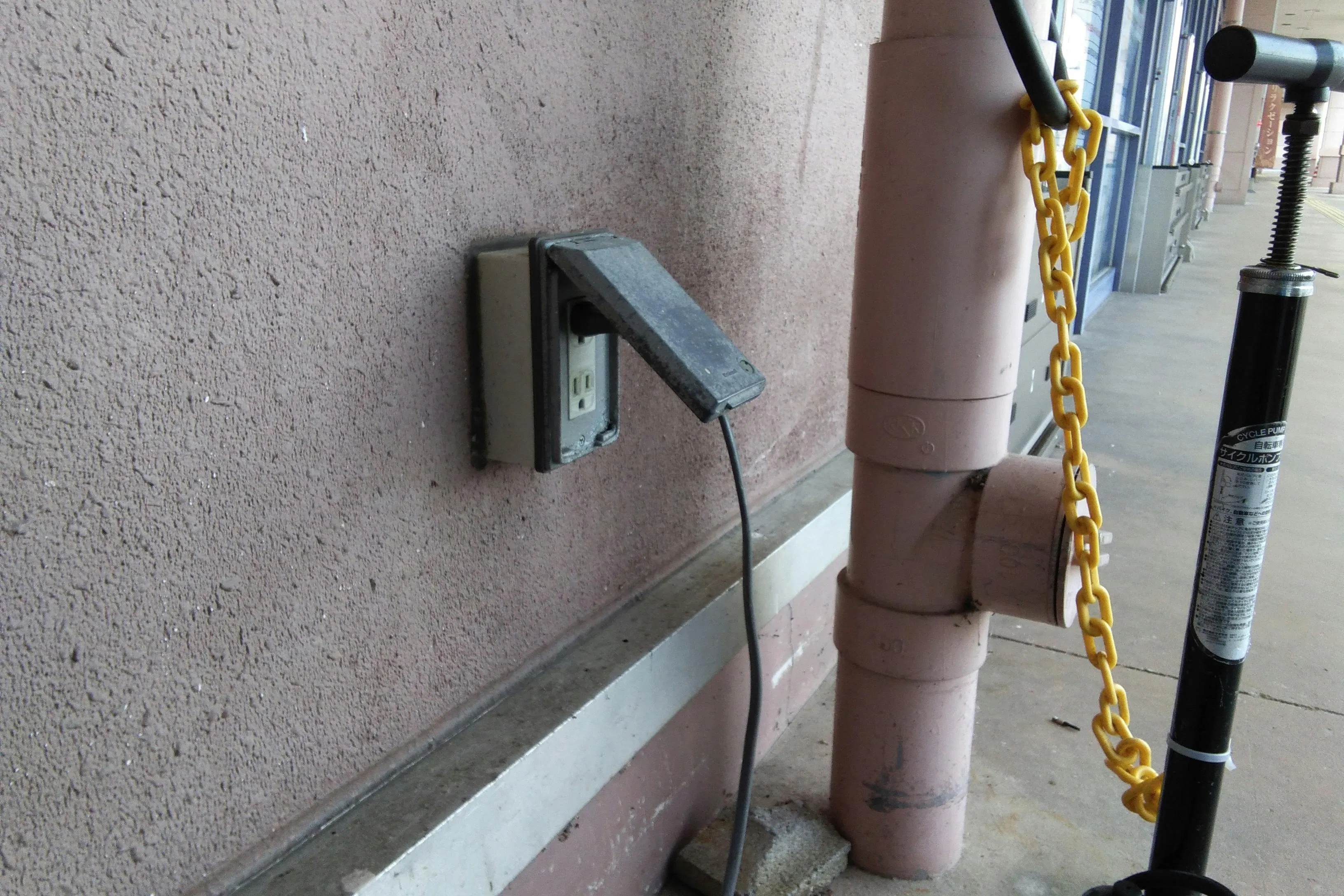 【ミスターマックス 山口店】山口銀行ATM横車路 キッチンカーに最適な総合ディスカウントストアの催事イベントスペース