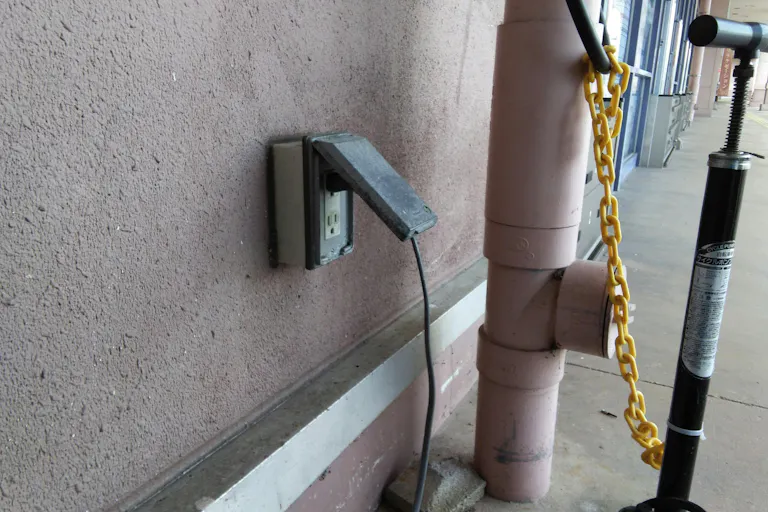 【ミスターマックス 山口店】山口銀行ATM横車路 キッチンカーに最適な総合ディスカウントストアの催事イベントスペースの画像4