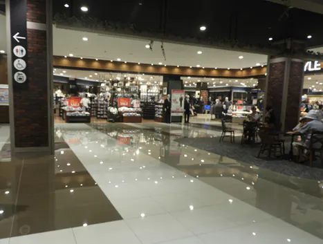 【イオンモール岡山】2F東Bエスカレーター前