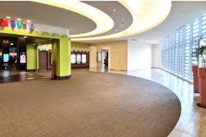 【あまがさきキューズモール】「⑧4F MOVIX前」セールスプロモーションや小規模展示に最適な、視認性の高いイベントスペース