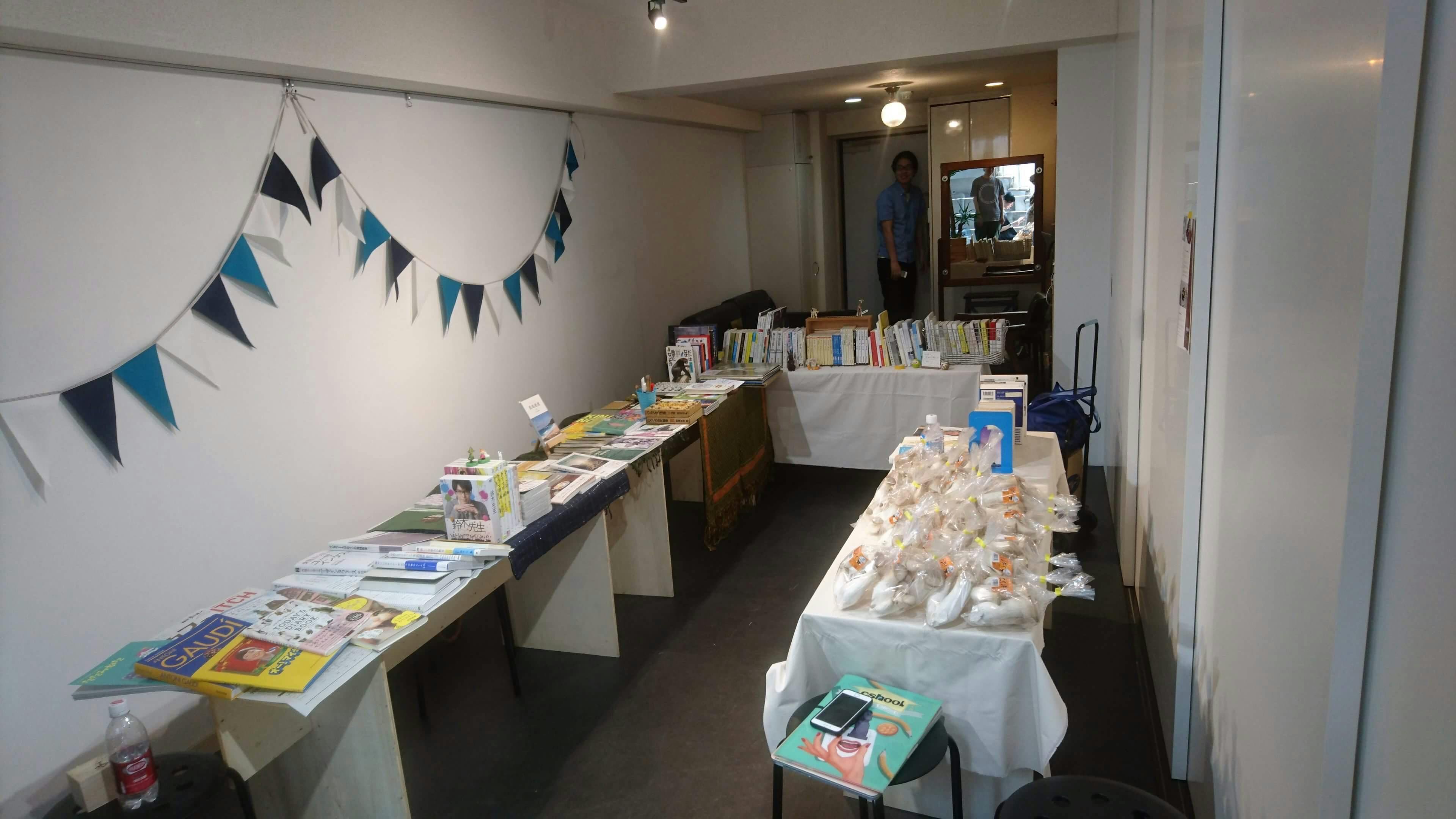 【明治神宮前駅8分／5日以上ご利用の方◎】自然光の差し込むアートギャラリー／イラスト展・写真展も自由なレイアウトで展示可能／ポップアップ・展示受注会