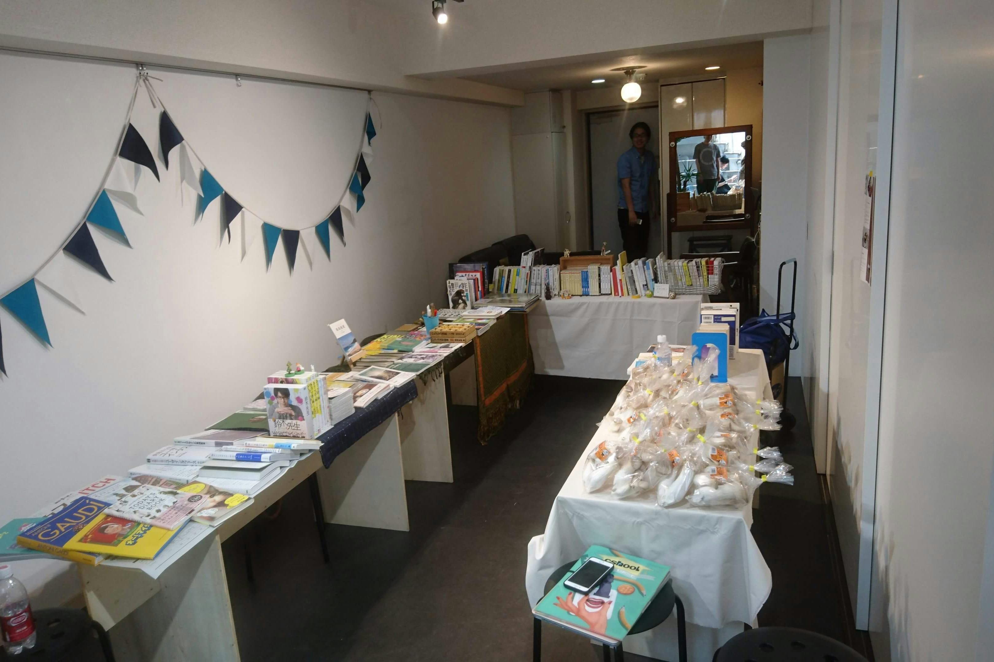 【明治神宮前駅8分/5日以上ご利用の方◎】自然光の差し込むアートギャラリー/イラスト展・写真展も自由なレイアウトで展示可能/ポップアップ・展示受注会