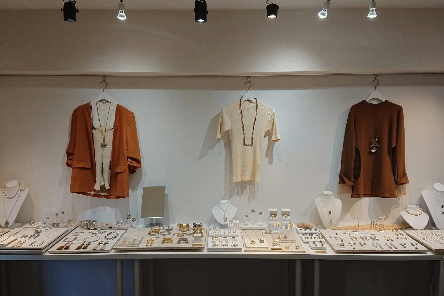 【明治神宮前駅8分/5日以上ご利用の方◎】自然光の差し込むアートギャラリー/イラスト展・写真展も自由なレイアウトで展示可能/ポップアップ・展示受注会