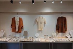 【明治神宮前駅8分/5日以上ご利用の方◎】自然光の差し込むアートギャラリー/イラスト展・写真展も自由なレイアウトで展示可能/ポップアップ・展示受注会