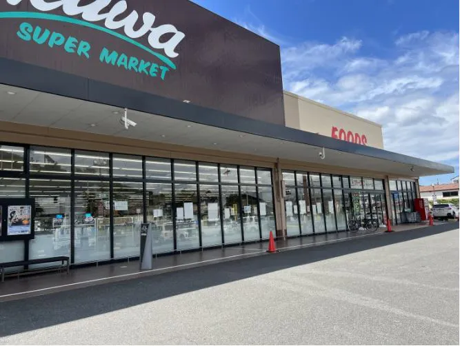 【オークワみなべ】販促キャンペーンやプロモーションイベントに適した軒下(入口付近(旧クリーニング店前):屋根有)スペース