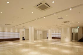 【阪急京都河原町駅7分】展示会やポップアップストア、企業イベントに最適な白を基調とし大中小と選べる最大333㎡ スペース