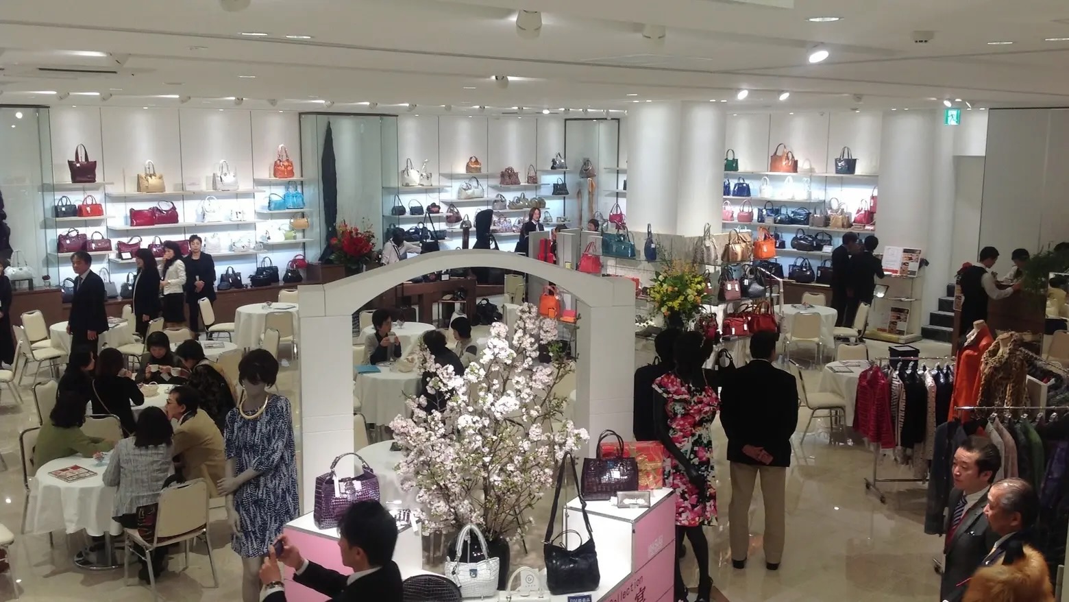 【阪急京都河原町駅7分】展示会やポップアップストア、企業イベントに最適な白を基調とし大中小と選べる最大333㎡ スペースの画像6