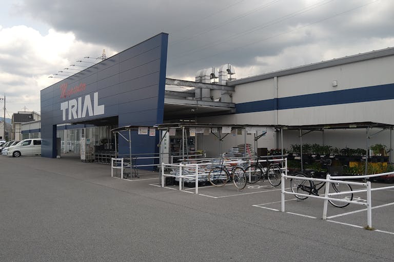 【メガセンタートライアル彦根店】食物販の出店が可能な「②トライアルマルシェ【正面右側】(キッチンカー/テント・スペース)」の画像4