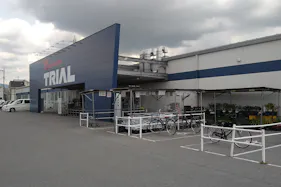 【メガセンタートライアル彦根店】食物販の出店が可能な「②トライアルマルシェ【正面右側】(キッチンカー/テント・スペース)」