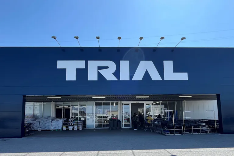 【メガセンタートライアル彦根店】食物販の出店が可能な「②トライアルマルシェ【正面右側】(キッチンカー/テント・スペース)」の画像1