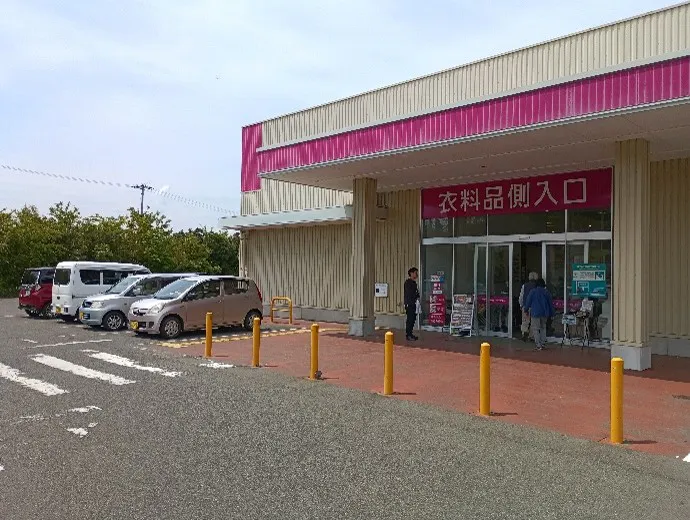 【イオンスーパーセンター陸前高田店】衣料品側入口外 販促プロモーションや物販に最適なスーパー店外催事イベントスペース