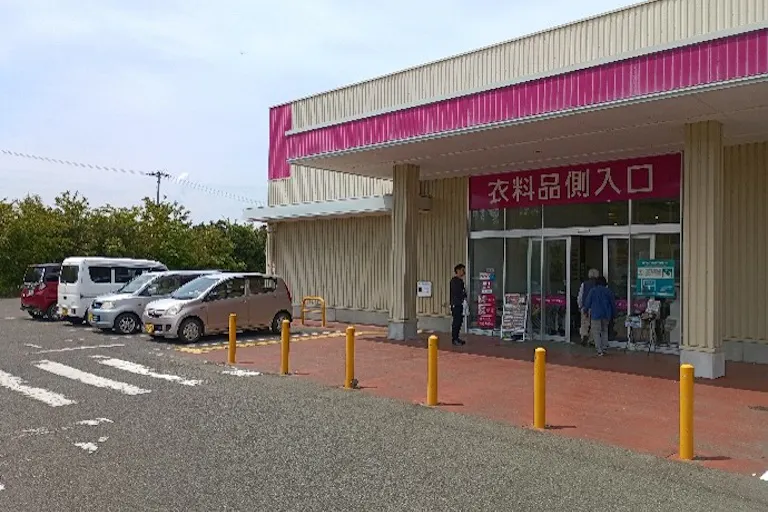 【イオンスーパーセンター陸前高田店】衣料品側入口外 販促プロモーションや物販に最適なスーパー店外催事イベントスペースの画像4