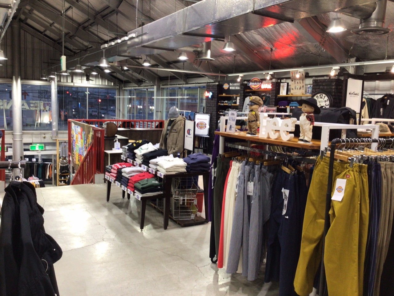 【アメリカ屋仙台六丁の目店／2F屋内】ウォーターサーバー等の会員獲得プロモーション、雑貨等の物販のポップアップストアに最適なジーンズショップ内のイベントスペースの画像10