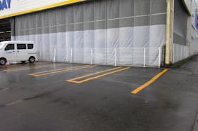 【ホームセンターサンデー野辺地店】キッチンカーの出店に最適な店舗駐車場にある屋外スペース