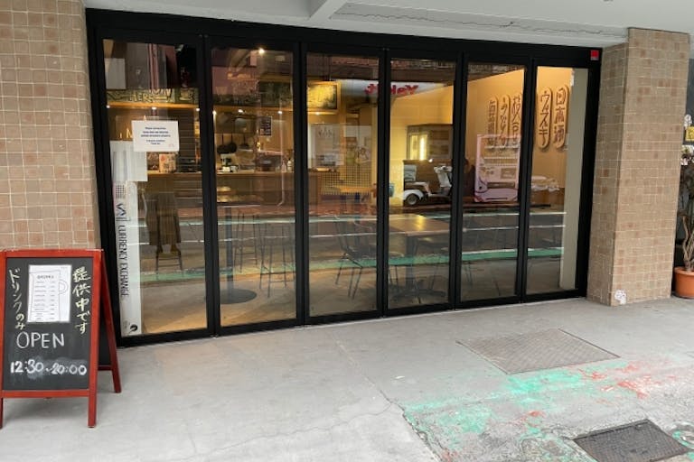 【新宿三丁目駅3分】軒下スペース4