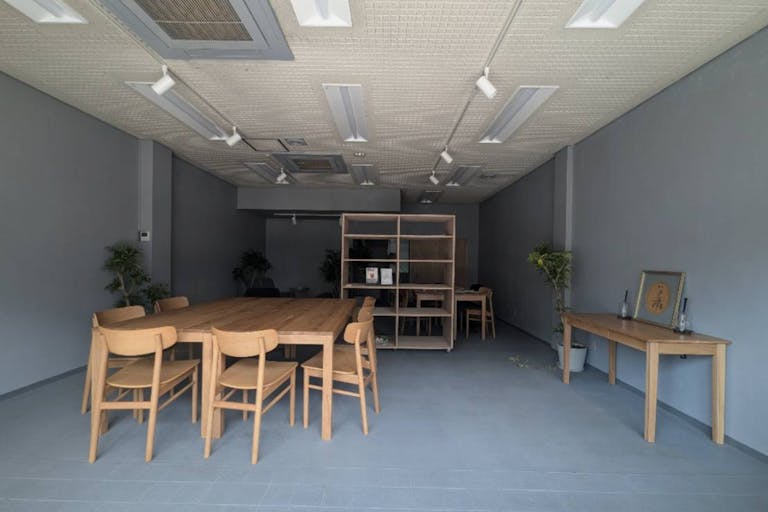 【用賀駅6分】ポップアップや展示販売会、PRイベントに適したシックな内装でガラス張りが特徴の路面スペースの画像1