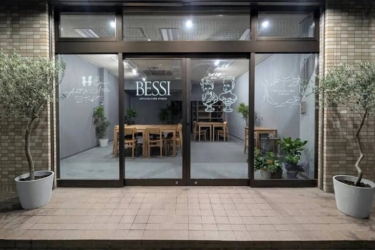 【用賀駅6分】ポップアップや展示販売会、PRイベントに適したシックな内装でガラス張りが特徴の路面スペースの画像2