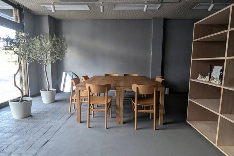 【用賀駅6分】ポップアップや展示販売会、PRイベントに適したシックな内装でガラス張りが特徴の路面スペースの画像3