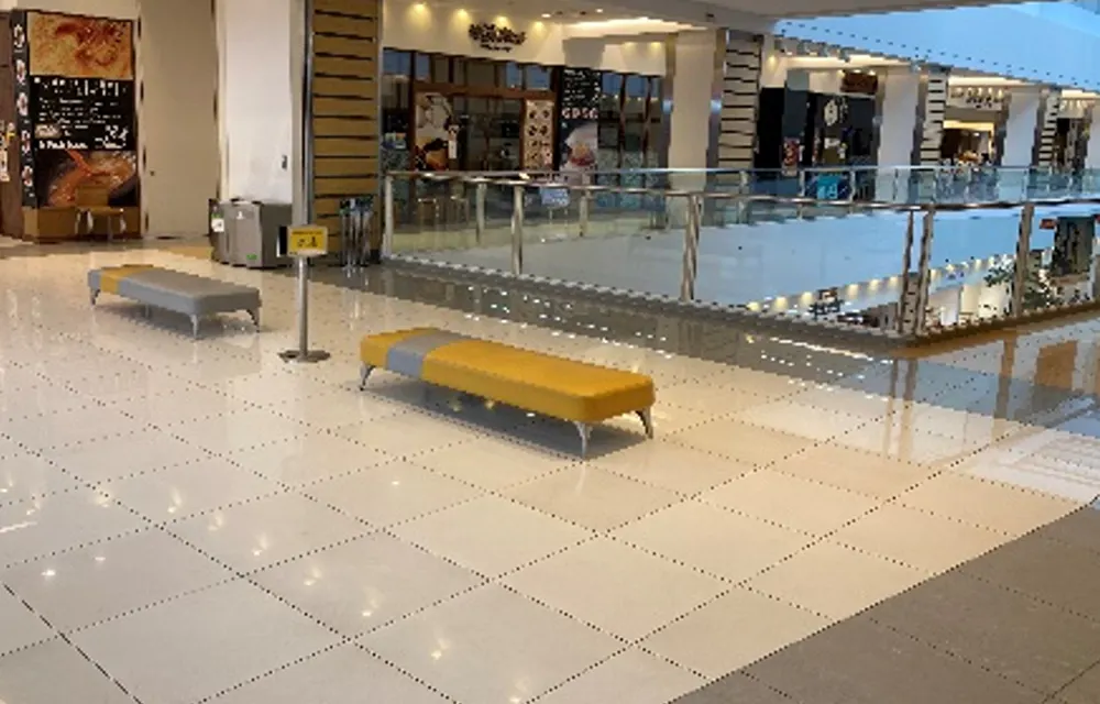 【ラゾーナ川崎プラザ】4階 Plaza East側吹き抜け前
