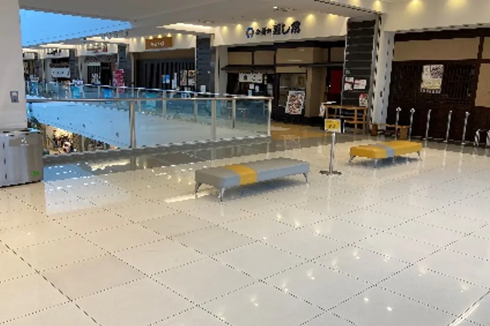 【ラゾーナ川崎プラザ】4階 Plaza East側吹き抜け前