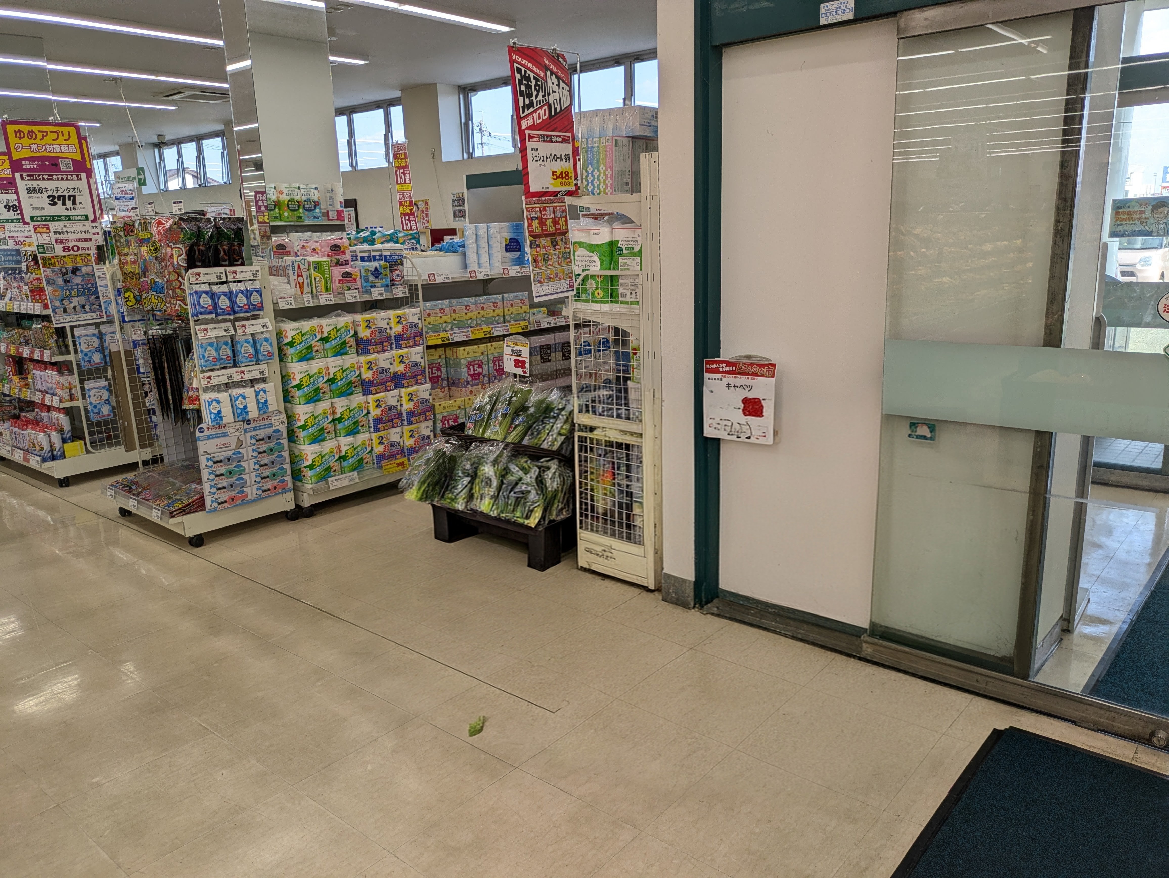 【ゆめマート山鹿】入口付近　ポップアップストア(物販、食物販)やプロモーション用途に最適なスーパーの屋内催事イベントスペース