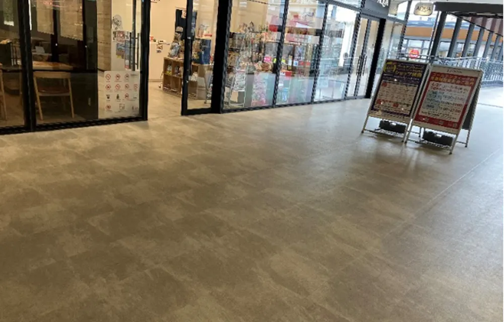 【ららテラスTOKYO-BAY】2F　連絡通路前
