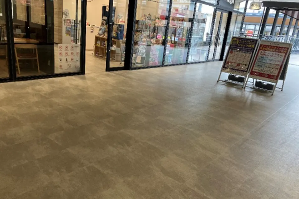 【ららテラスTOKYO-BAY】2F 連絡通路前