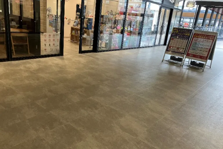 【ららテラスTOKYO-BAY】2F 連絡通路前の画像3