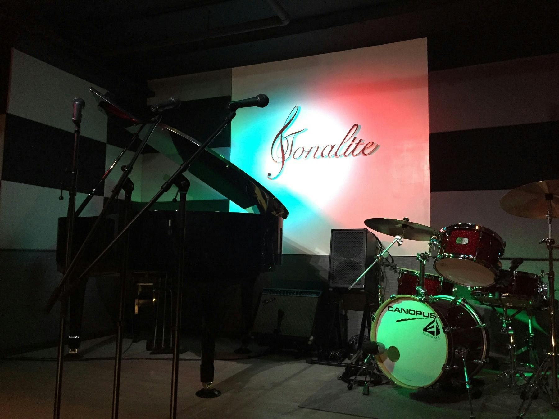 【赤坂駅5分】ライブ会場のあるラウンジスペース