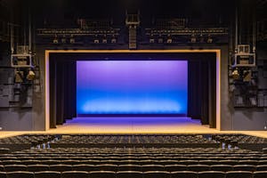 【森ノ宮駅5分/クールジャパンパーク大阪】撮影やリハーサルに適した大型ステージと客席が活用可能なスペース