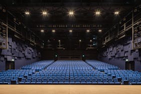 【森ノ宮駅5分/クールジャパンパーク大阪】撮影やリハーサルに適した大型ステージと客席が活用可能なスペース