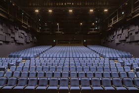 【森ノ宮駅5分/クールジャパンパーク大阪】撮影やリハーサルに適した大型ステージと客席が活用可能なスペース