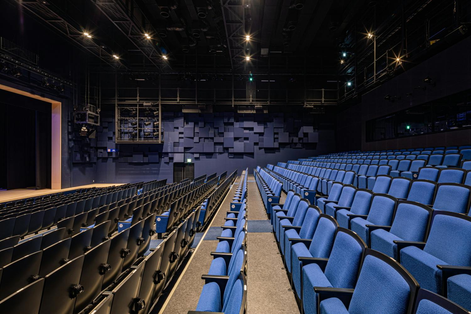 【森ノ宮駅5分/クールジャパンパーク大阪】撮影やリハーサルに適した大型ステージと客席が活用可能なスペース