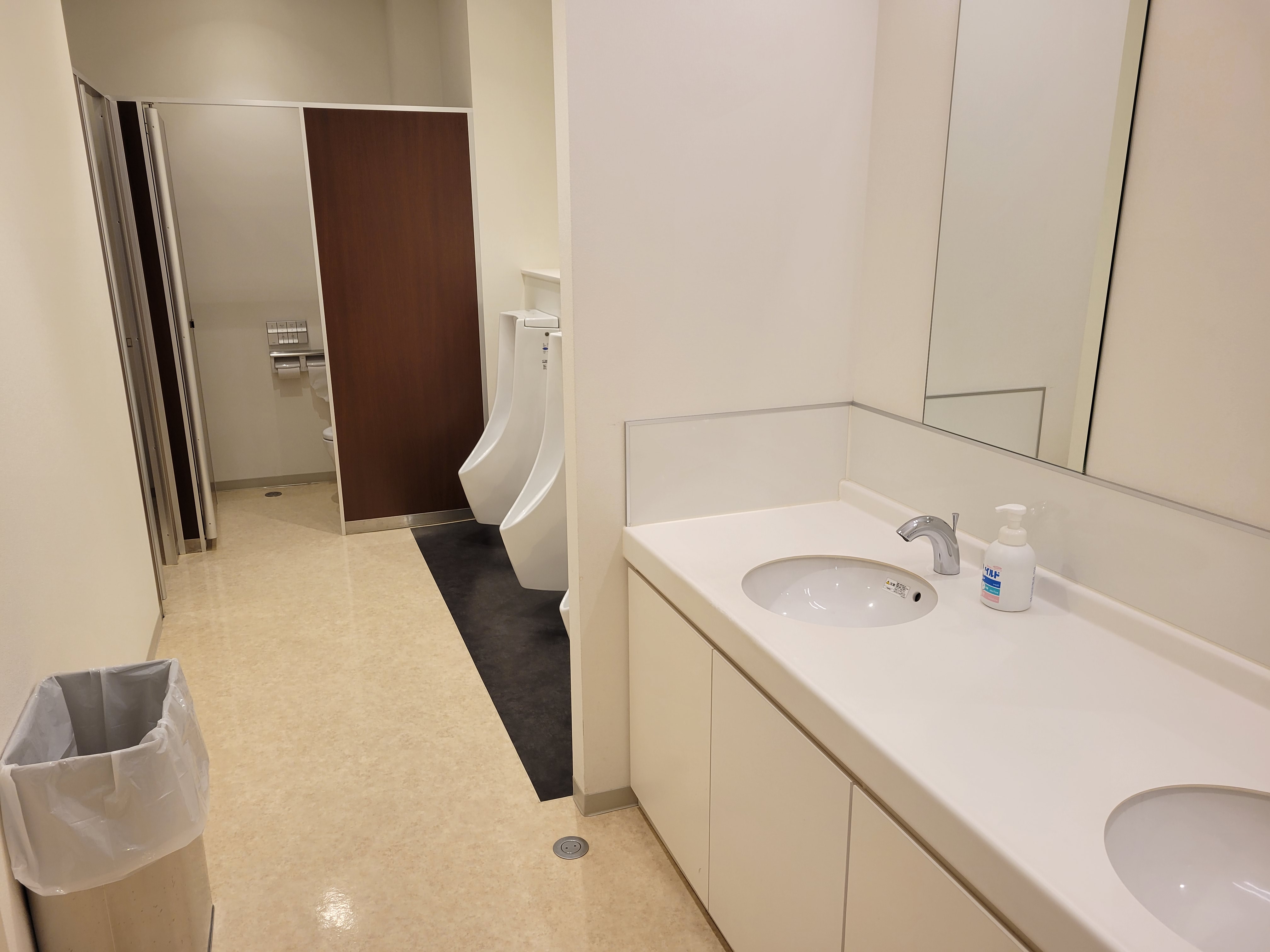 【森ノ宮駅5分／クールジャパンパーク大阪】撮影やリハーサルに適した大型ステージと客席が活用可能なスペース