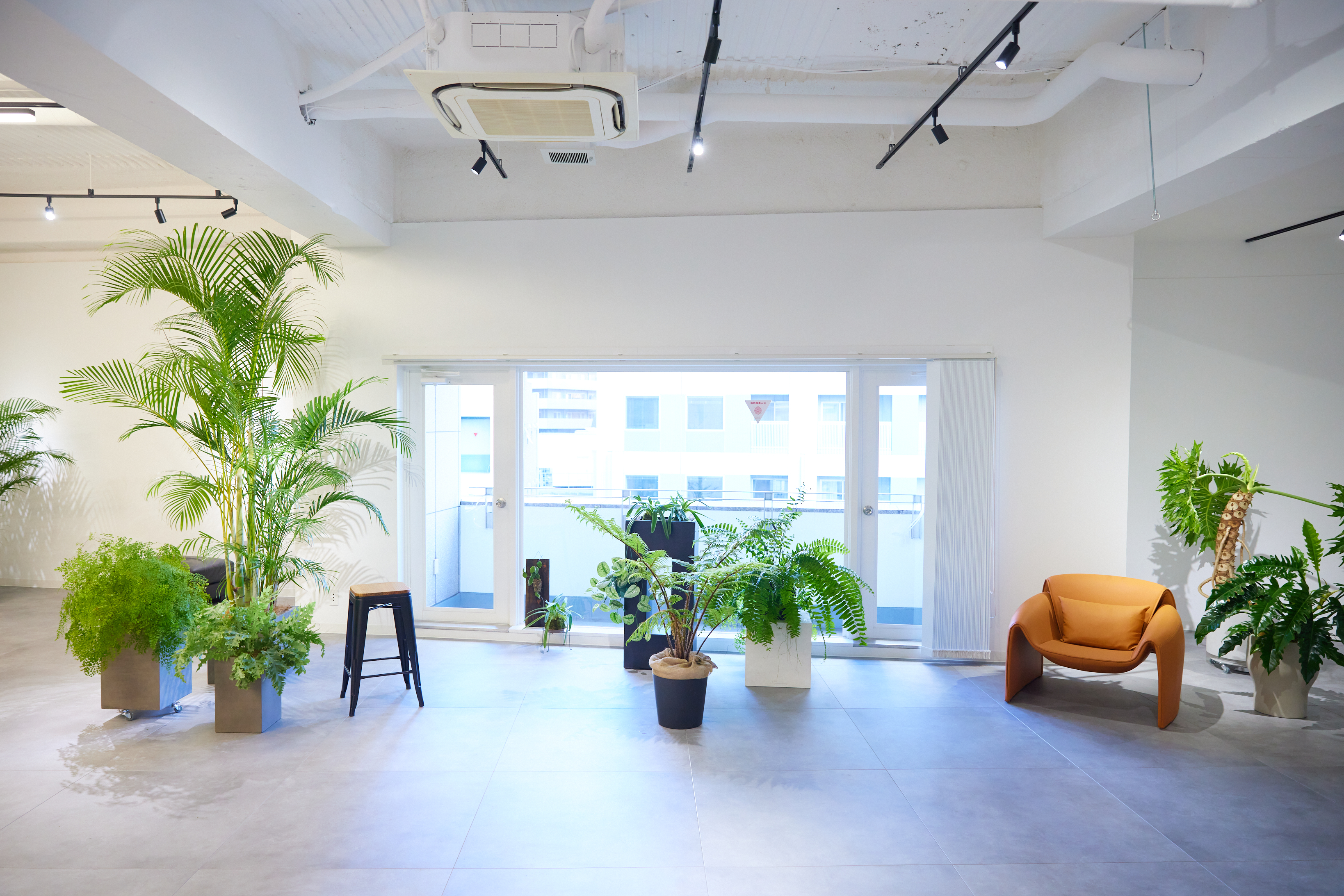 【外苑前駅4分】大型LEDスクリーン！撮影やポップアップストアに最適な、白壁＆171㎡の広々空間＆アクセス抜群のイベントスペース