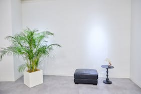 【外苑前駅4分】大型LEDスクリーン!撮影やポップアップストアに最適な、白壁&171㎡の広々空間&アクセス抜群のイベントスペース