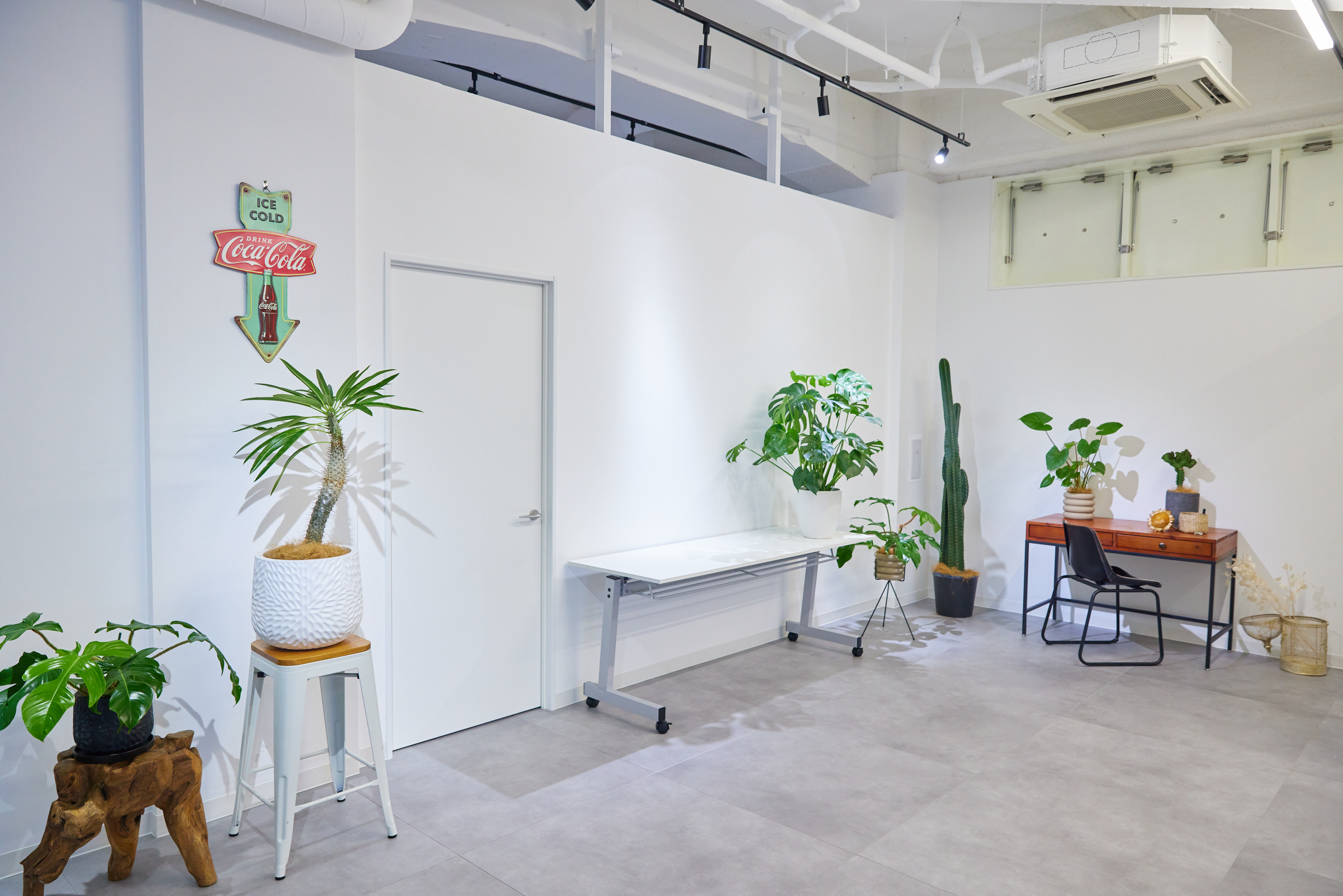 【外苑前駅4分】大型LEDスクリーン！撮影やポップアップストアに最適な、白壁＆171㎡の広々空間＆アクセス抜群のイベントスペース